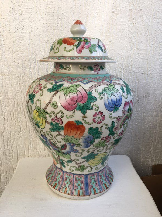 Pot couvert chinois de forme balustre en céramique 38 cm