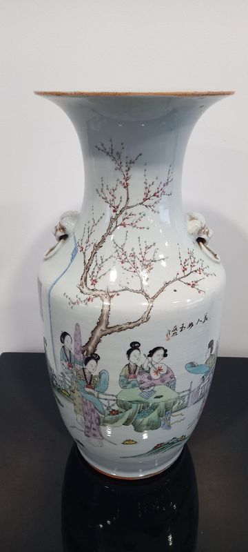 Imposant vase chinois a tête de lions. Porcelaine de chine